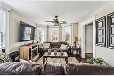 21 Ellington St, East Orange, NJ 07017 - Photo 6