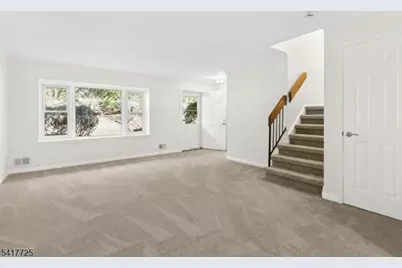 28 Wareham Ct, Scotch Plains Township, NJ 07076 - Photo 4