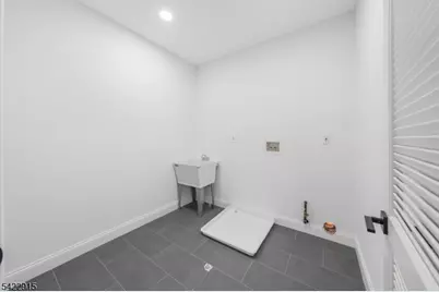 540 Muriel Pkwy, Elizabeth, NJ 07208 - Photo 16