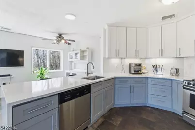 36 Mountainside Park Ter, Montclair, NJ 07043 - Photo 6