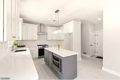 237B S Main St, Raritan Township, NJ 08822 - Photo 14