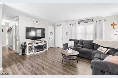 41 Kent Rd, Hampton Township, NJ 07860 - Photo 4