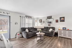 41 Kent Rd, Hampton Township, NJ 07860 - Photo 8