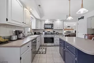 7 Winchester Ave, Mount Olive, NJ 07828 - Photo 8