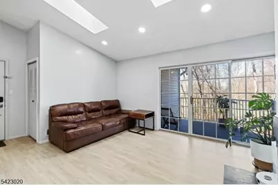 25 Chelsea Ct #25, Franklin Township, NJ 08823 - Photo 4