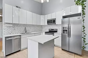 25 Chelsea Ct, Franklin Township, NJ 08823 - Photo 2