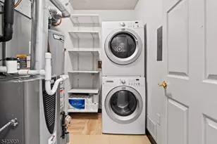 25 Chelsea Ct, Franklin Township, NJ 08823 - Photo 10