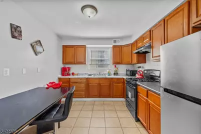 128 Leslie St, Newark, NJ 07112 - Photo 4