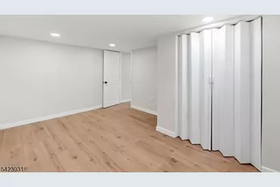 325 Schley St, Newark, NJ 07112 - Photo 32