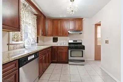 25 Hillside Ter, Livingston, NJ 07039 - Photo 8