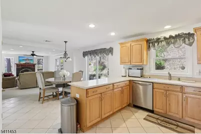 24 Manor Ln, Parsippany, NJ 07950 - Photo 10