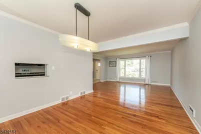 27 Viewpoint Rd, Wayne, NJ 07470 - Photo 6