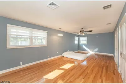 27 Viewpoint Rd, Wayne, NJ 07470 - Photo 16