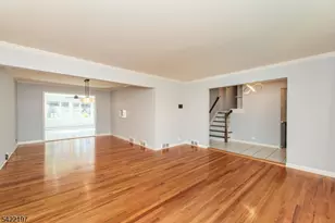 27 Viewpoint Rd, Wayne, NJ 07470 - Photo 4