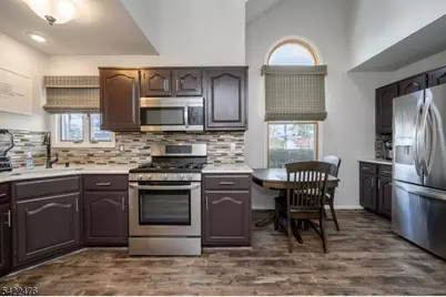 675 Raritan Rd #24, Clark Township, NJ 07066 - Photo 4