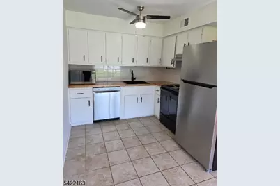 2007A Stonegate Lane #07, Stanhope, NJ 07874 - Photo 4