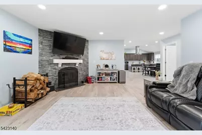 17 Fairmount Rd W, Tewksbury Township, NJ 07830 - Photo 4