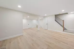 1905 Oakwood Pkwy, Union Township, NJ 07083 - Photo 24