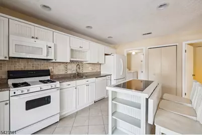 18 Woodhill St, Franklin Township, NJ 08873 - Photo 12