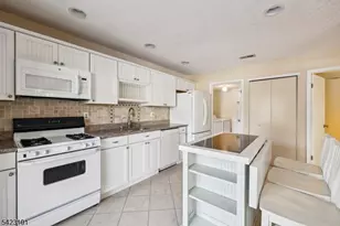 18 Woodhill St, Franklin Township, NJ 08873 - Photo 12