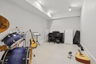 290 Long Hill Dr, Millburn, NJ 07078 - Photo 24