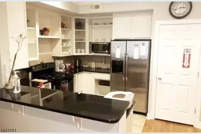 15-19 Tichenor Ln #403, Newark, NJ 07114 - Photo 6