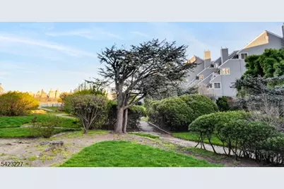 8C Cove Ln, North Bergen Twp., NJ 07047 - Photo 26