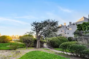 8C Cove Ln, North Bergen Twp., NJ 07047 - Photo 26