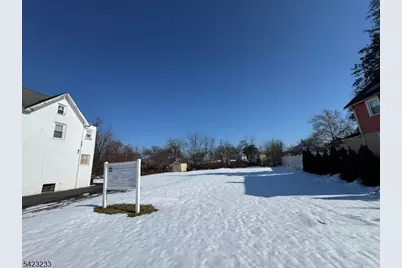 814 E 3rd St, Plainfield, NJ 07062 - Photo 2