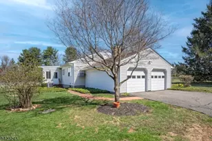 1 Scarlet Oak Rd, Tewksbury Township, NJ 07830 - Photo 4