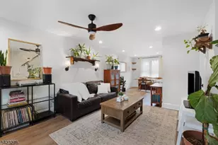 15A Parkway Village, Cranford Township, NJ 07016 - Photo 4