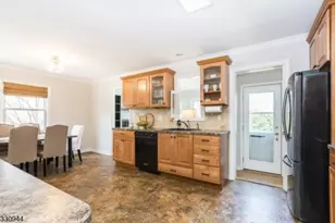 7 Evergreen Terrace, Millburn, NJ 07041 - Photo 6