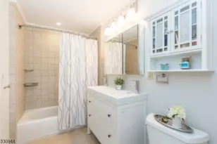 7 Evergreen Terrace, Millburn, NJ 07041 - Photo 18