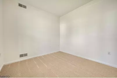 87 Kensington Cir, White Township, NJ 07823 - Photo 4