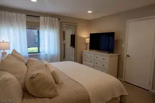 166 Sandcastle Key, Secaucus, NJ 07094 - Photo 2