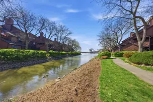 166 Sandcastle Key, Secaucus, NJ 07094 - Photo 28