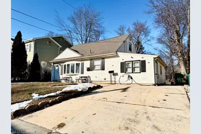 41 Pinetree Dr, Sayreville, NJ 08859 - Photo 2