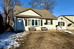 41 Pinetree Dr, Sayreville, NJ 08859 - Photo 1