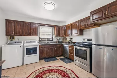 41 Pinetree Dr, Sayreville, NJ 08859 - Photo 8