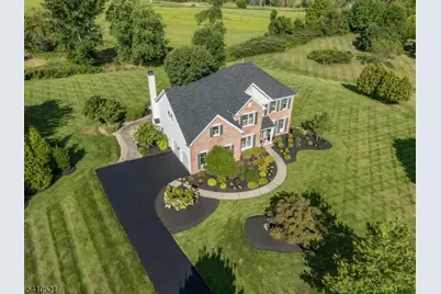 11 Messenger Ln, Raritan Township, NJ 08551 - Photo 2