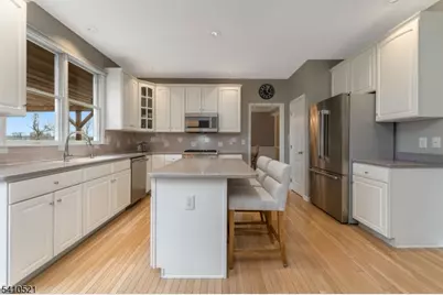 11 Messenger Ln, Raritan Township, NJ 08551 - Photo 8