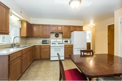 261 Terhune Ave, Passaic, NJ 07055 - Photo 10