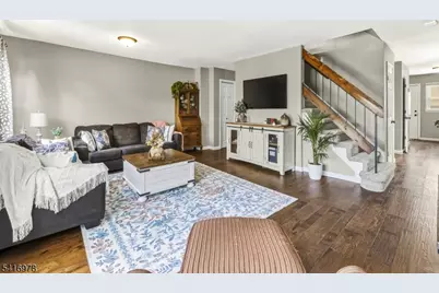 8 Chelsea Cir, Raritan Township, NJ 08822 - Photo 10