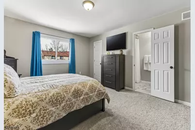 8 Chelsea Cir, Raritan Township, NJ 08822 - Photo 20