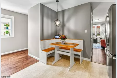 8 Chelsea Cir, Raritan Township, NJ 08822 - Photo 6