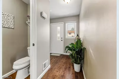 8 Chelsea Cir, Raritan Township, NJ 08822 - Photo 2