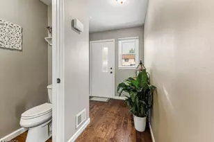 8 Chelsea Cir, Raritan Township, NJ 08822 - Photo 2