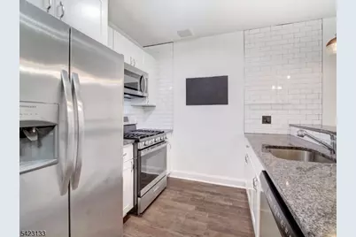 90 Clinton Ave #204, Newark, NJ 07114 - Photo 4