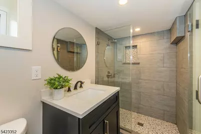 129 Essex Ave, Bloomfield Twp., NJ 07003 - Photo 42