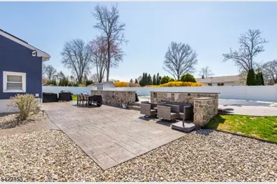 15 Green Meadows Rd, Fairfield, NJ 07004 - Photo 42